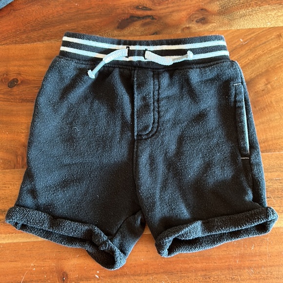 Bundle of shorts and overalls, boy 2t - Picture 8 of 14
